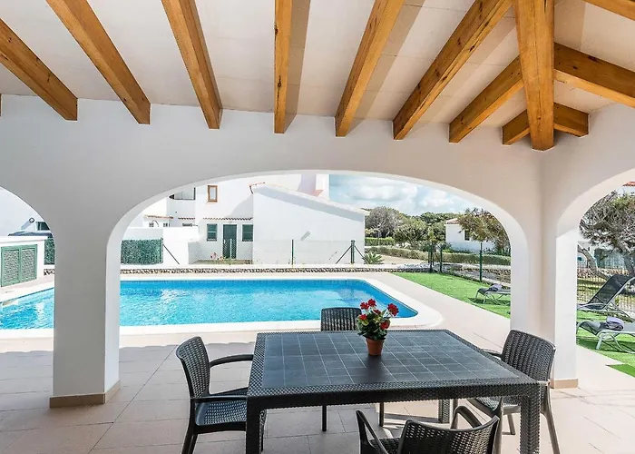 Alana إيز ميركاذال